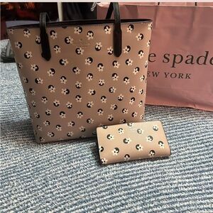 Kate Spade tan white Daisy tote and matching wallet bundle